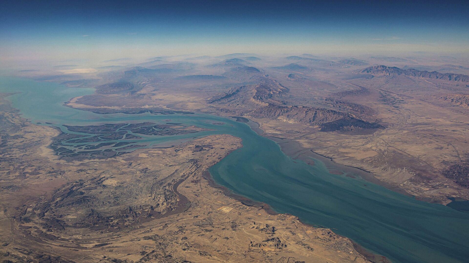 СМИ: для сопровождения танкеров через Ормузский пролив нужны две недели