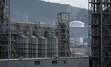 В Новороссийске после ударов БПЛА по КТК загорелись резервуары с нефтью