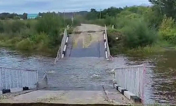 В Приамурье обрушился мост к селу после проезда по нему большегруза