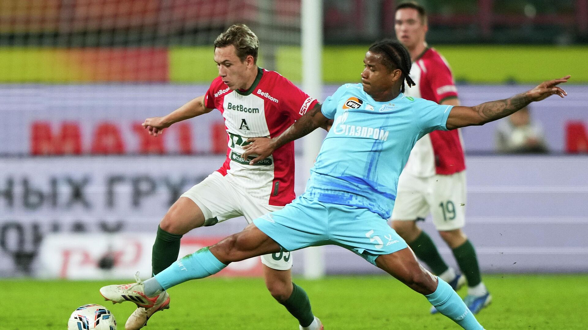 "Локомотив" и "Зенит" сыграли вничью в матче РПЛ