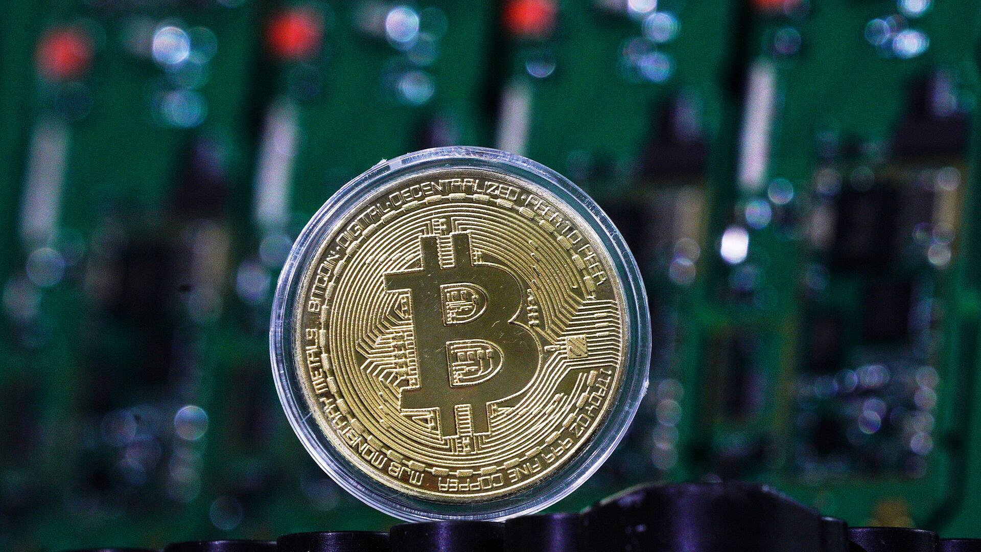 Правительство одобрило проекты об обращении криптовалют в России