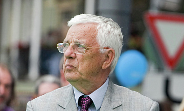 Композитор Паулс отозвал у представителей все ранее выданные доверенности