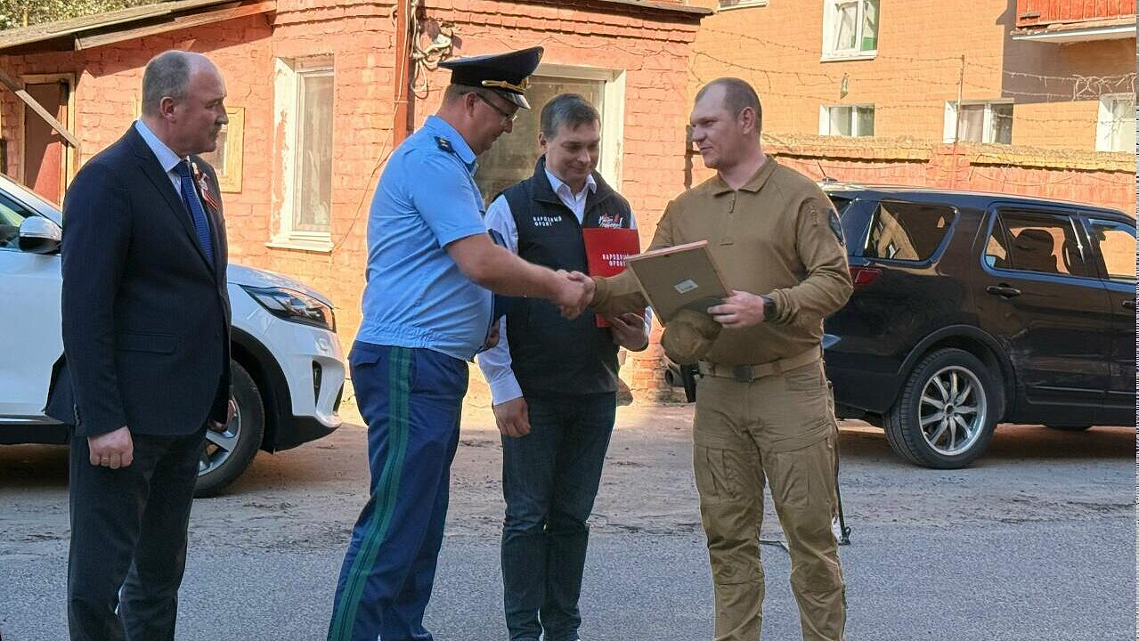 Орловская прокуратура передала шесть автомобилей бойцам СВО