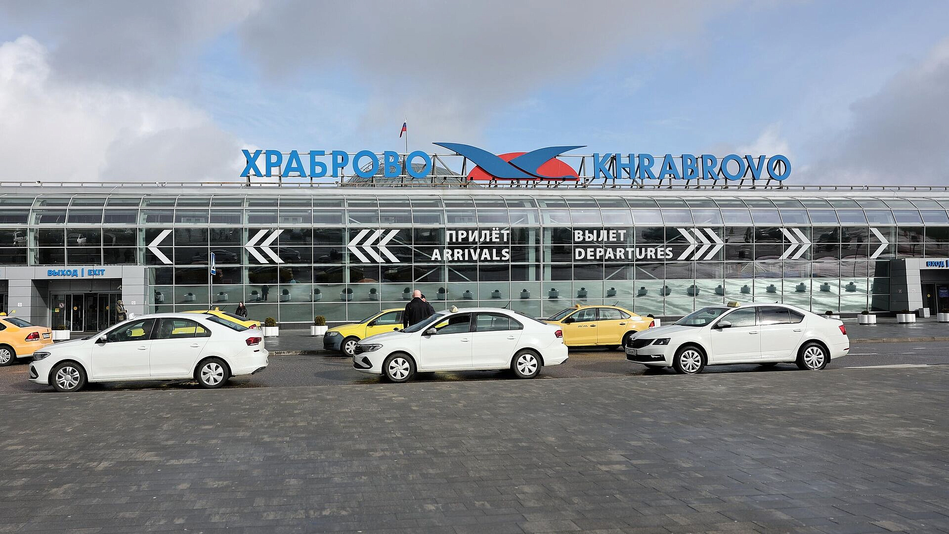 Более 30 рейсов задерживаются в аэропорту Калининграда