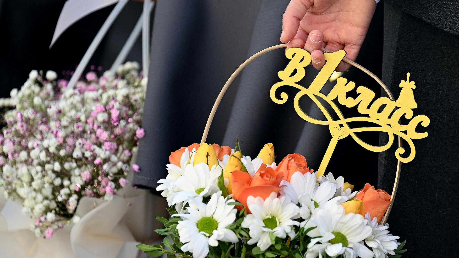 Более 800 городов присоединились к акции "Дети вместо цветов"