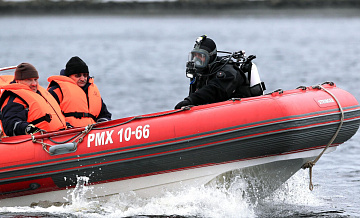 В Магадане спасли двух рыбаков, которых унесло в открытое море