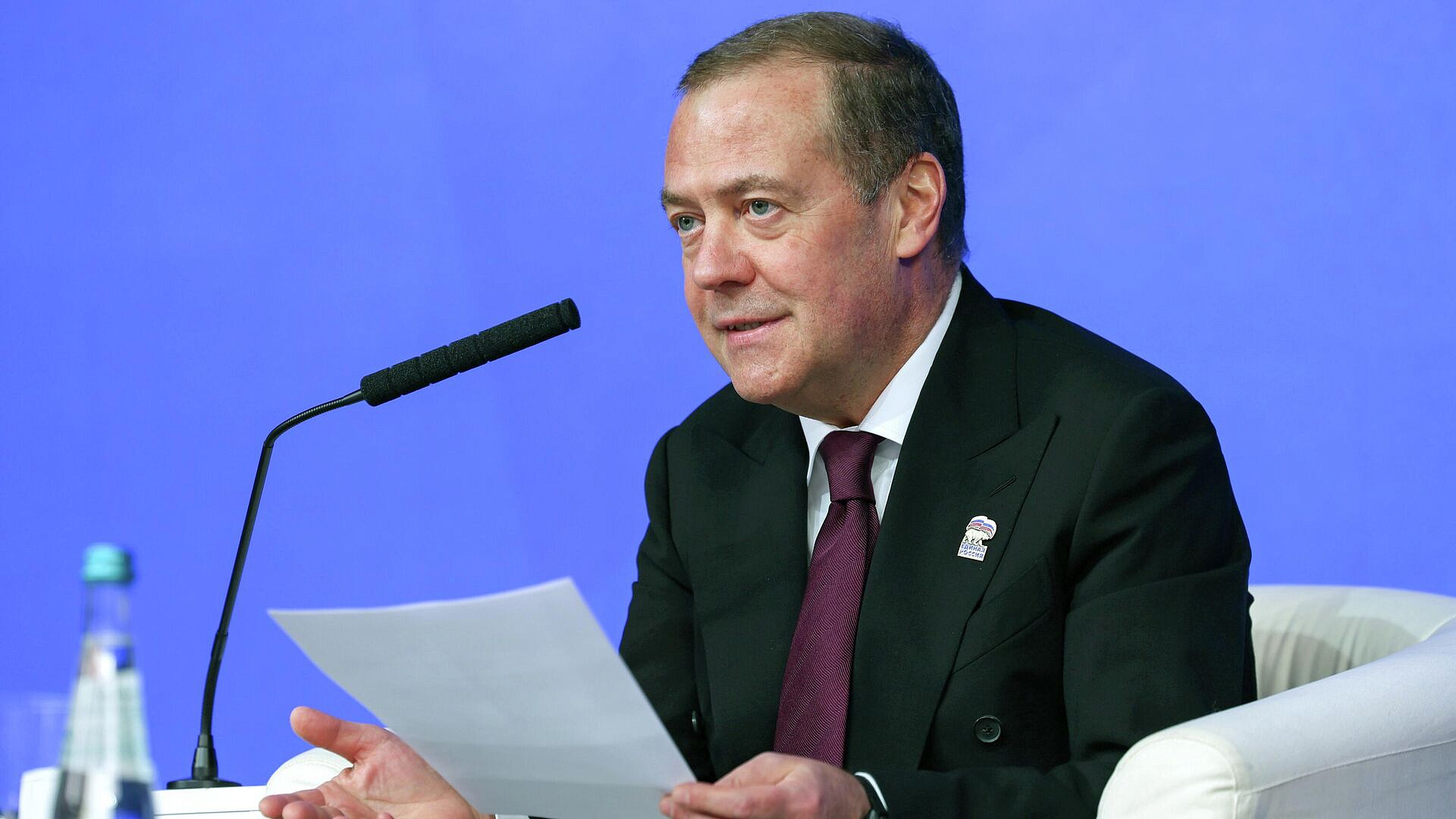 Медведев назвал важнейшее направление работы "Единой России"