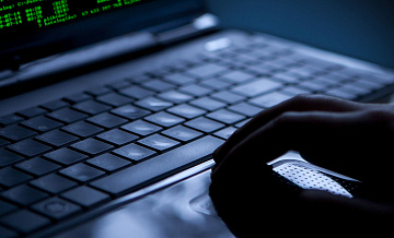 Мошенники могут следить за жертвами через умные колонки, предупредило МВД