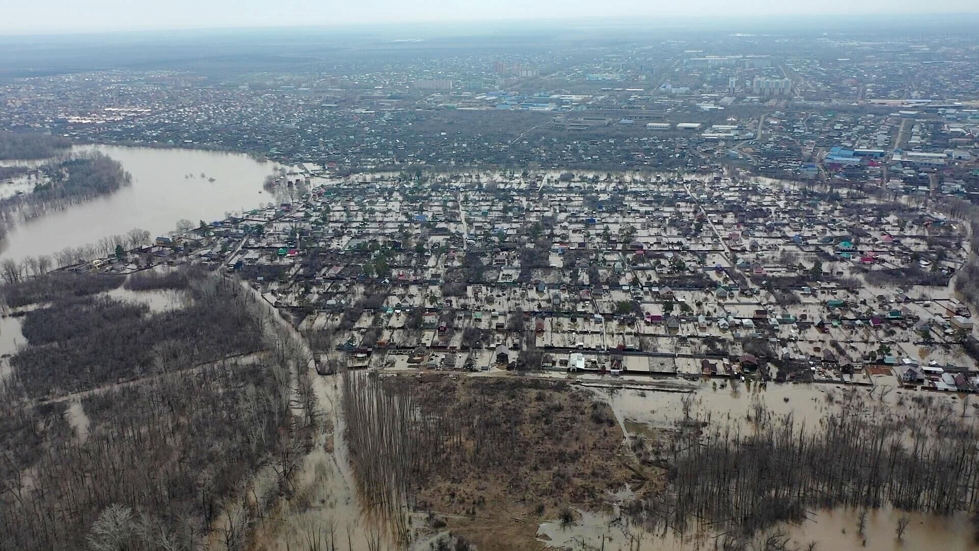 В Оренбуржье за сутки от воды освободились более 600 домов