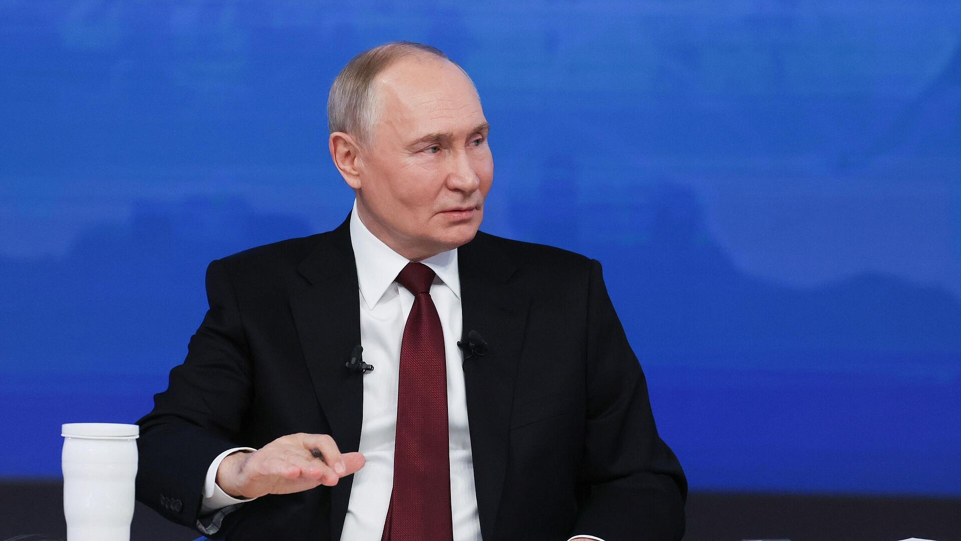 Путин обратился к россиянам с новогодним пожеланием