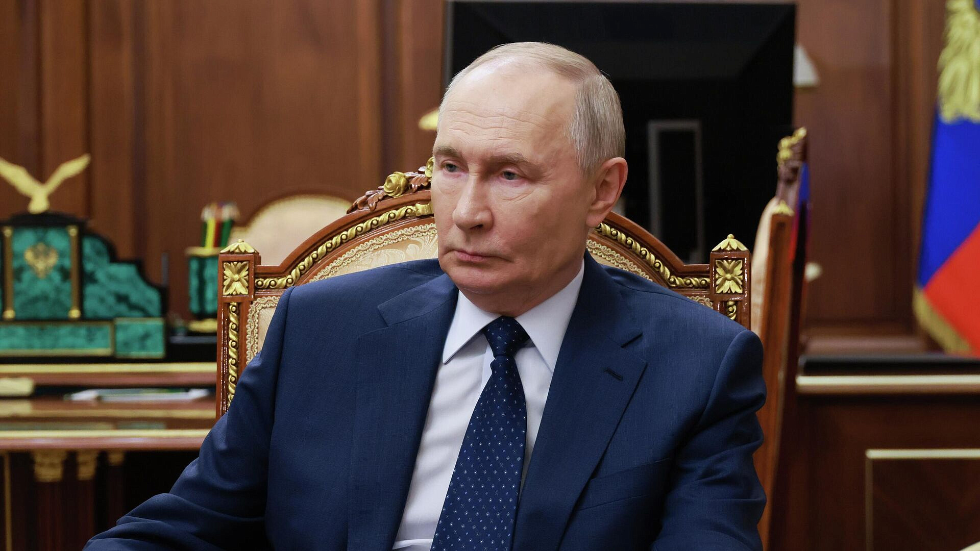 Россия понимает возможности и риски внедрения технологий ИИ, заявил Путин