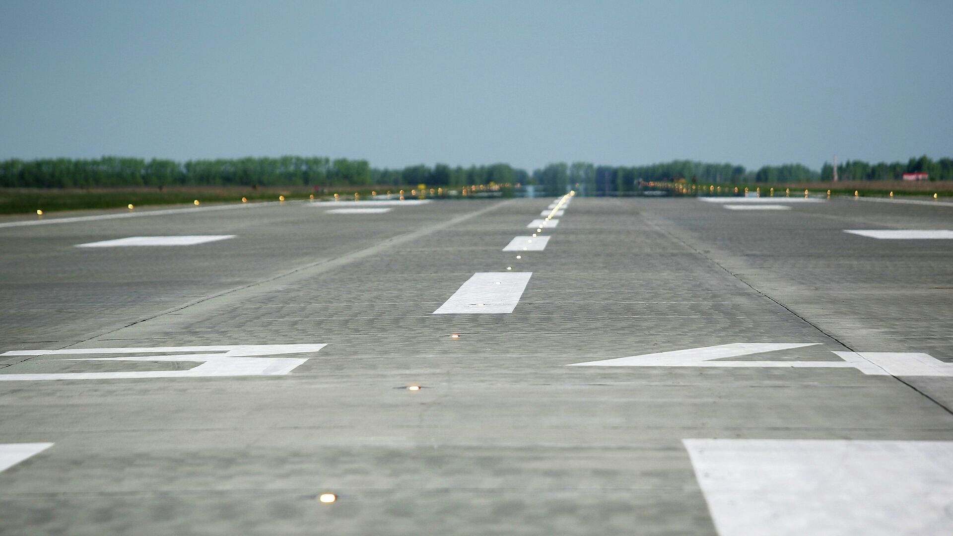 Самолеты, следующие в аэропорт Нижнекамска, направили на запасные аэродромы