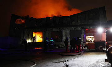 Во Владивостоке полностью ликвидировали пожар на складе мебели