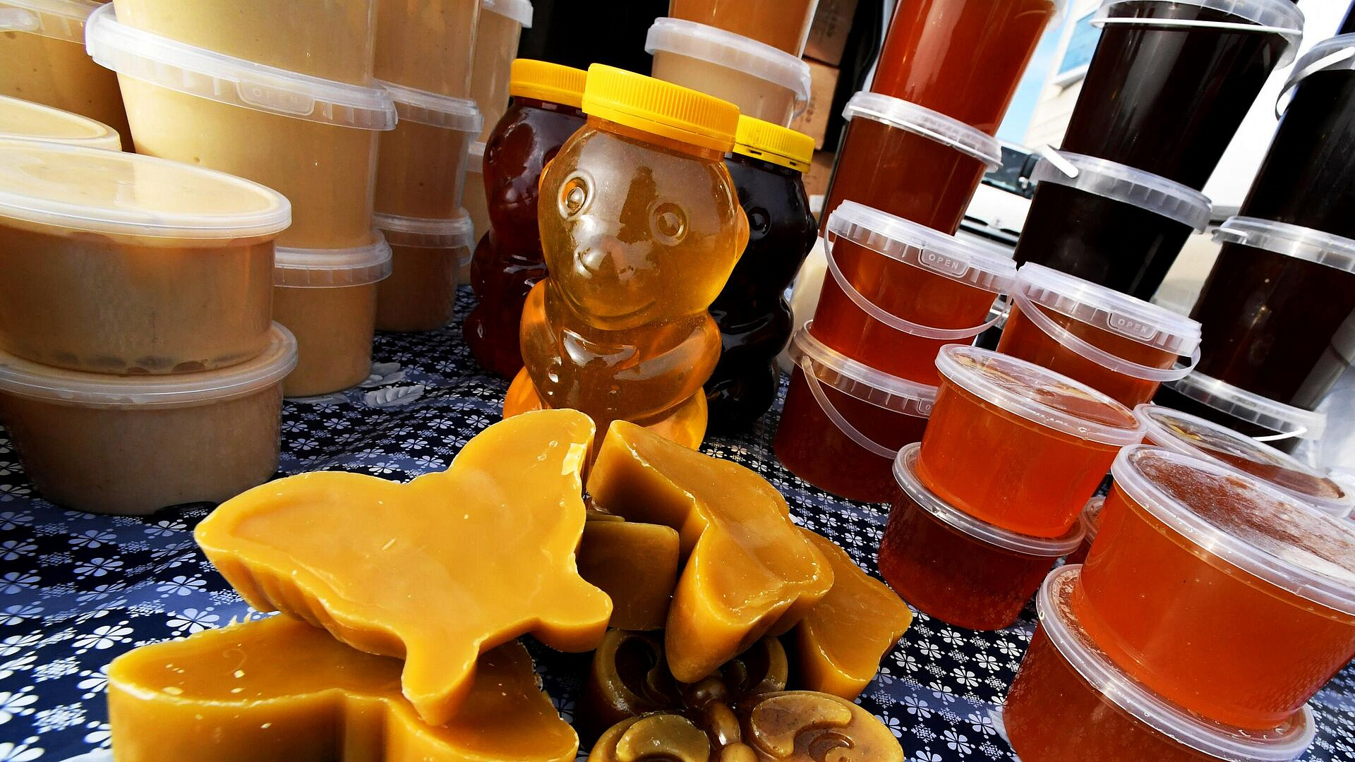 Роскачество рассказало, как правильно выбирать мед, чтобы избежать подделок