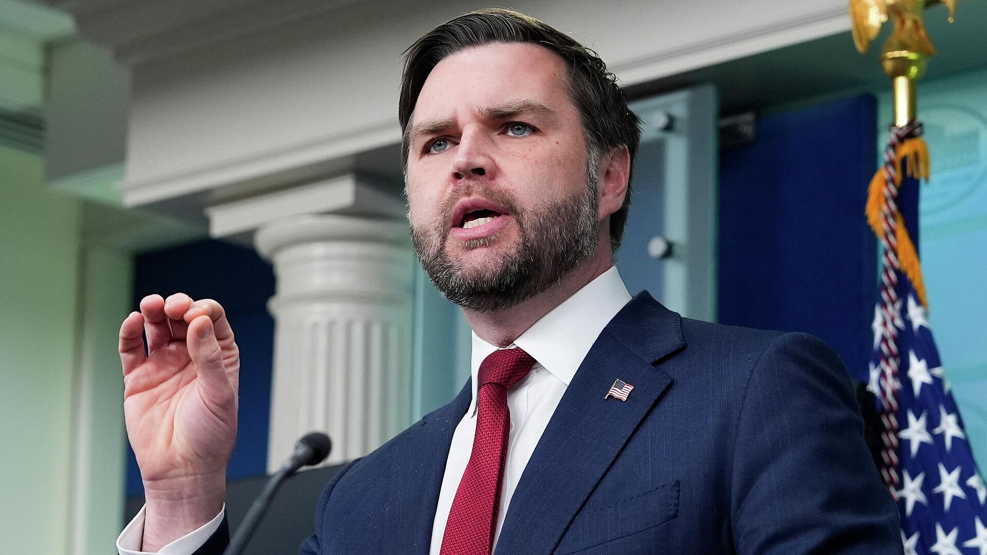 США следят за инцидентом с катером у берегов Кубы, заявил Вэнс