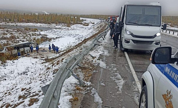 Полиция не нашла нарушений в рейсе автобуса, попавшего в ДТП в Якутии