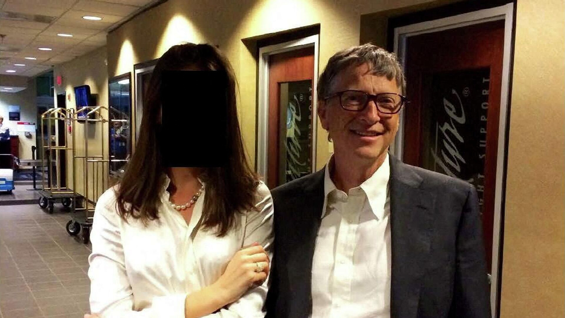 Эпштейн помогал предполагаемой любовнице Гейтса манипулировать им