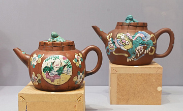 Захарова рассказала, кто отбирал для Эрмитажа чайники из ее коллекции