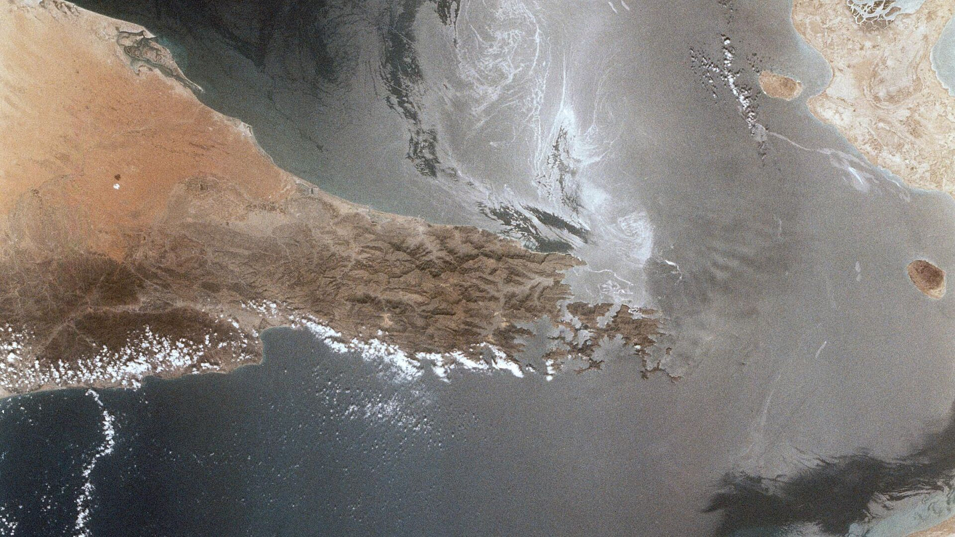 Первый нефтяной танкер прошел Ормузский пролив с начала блокады США