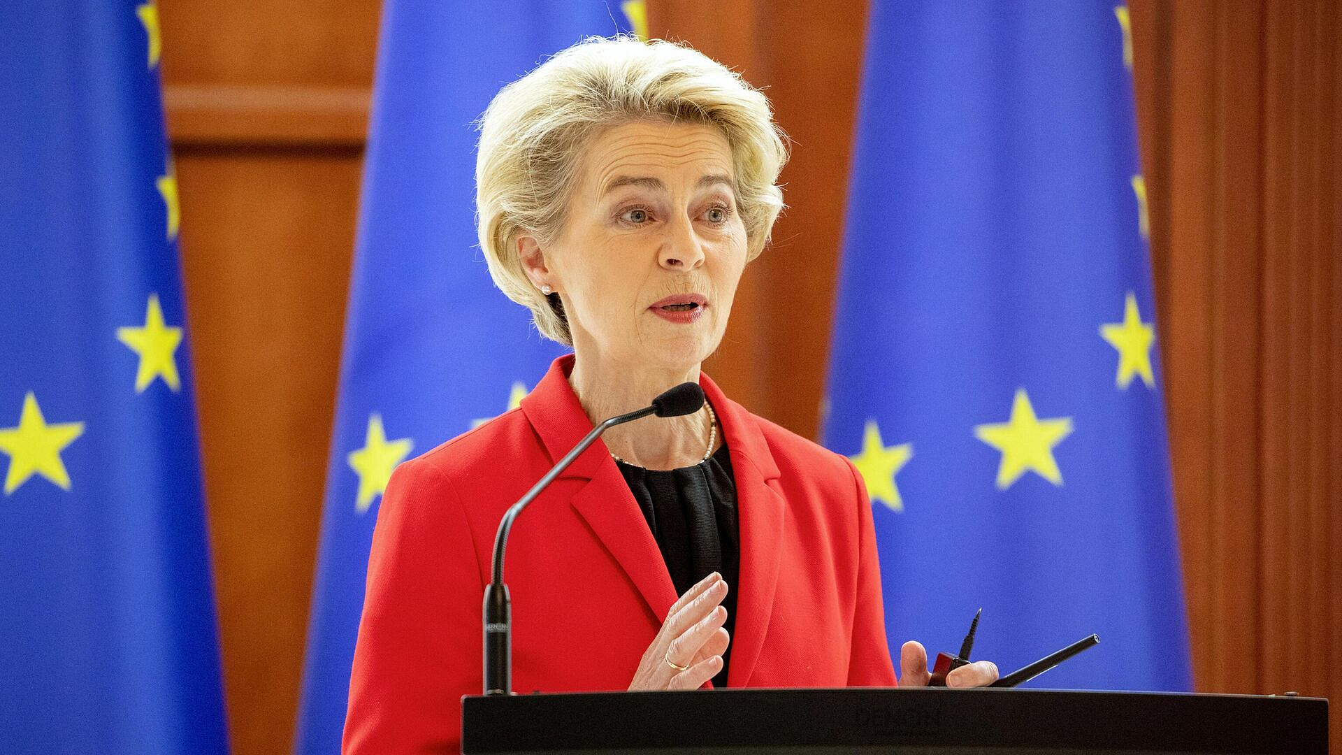 ЕС и США почти сравнялись по поставкам оружия Киеву, заявила Фон дер Ляйен