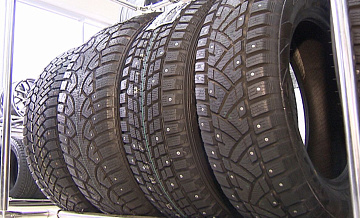 Россиян предупредили о штрафе за хранение автомобильных шин в подъезде