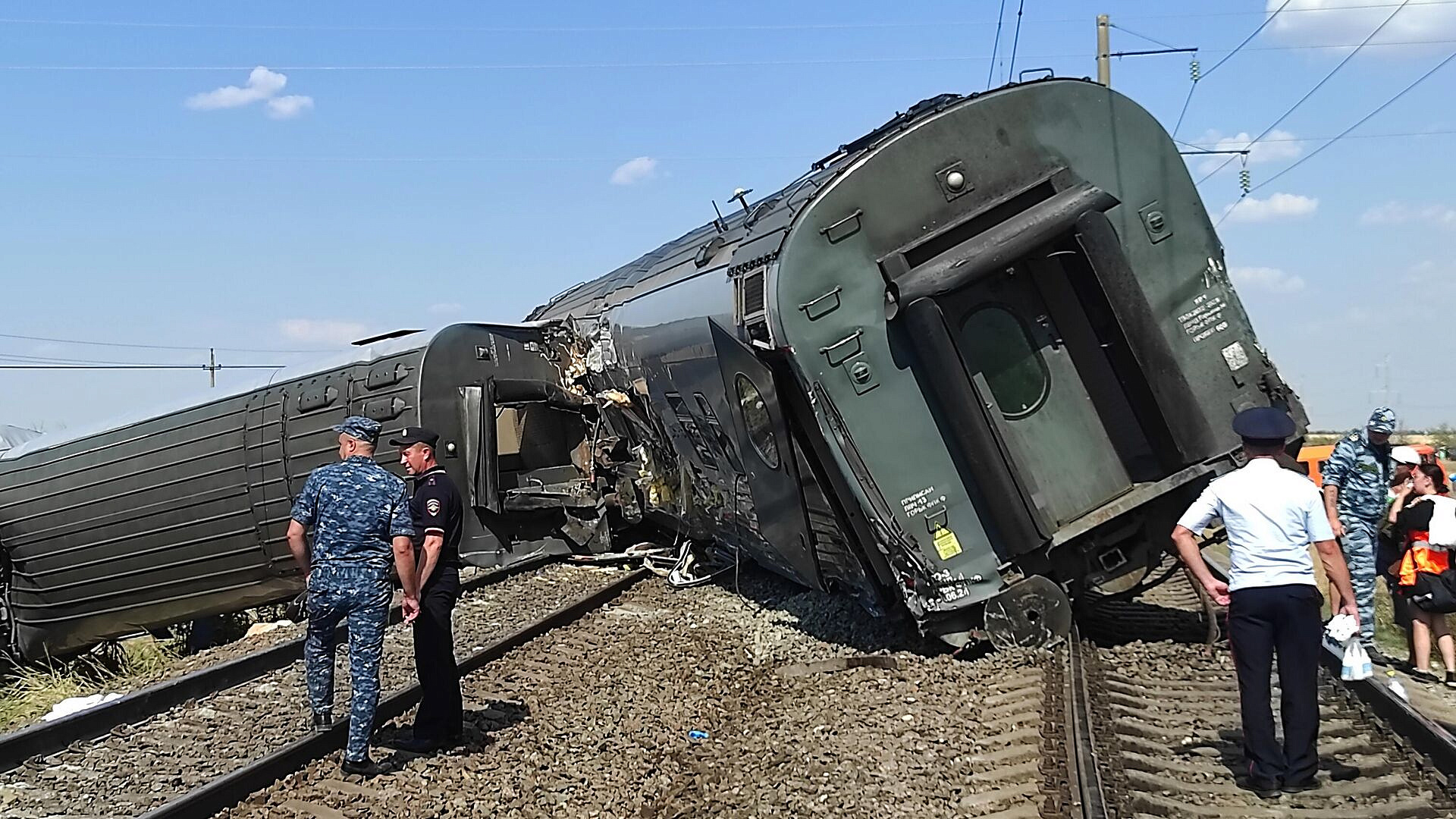Пути на месте схода поезда под Волгоградом планируют восстановить до утра