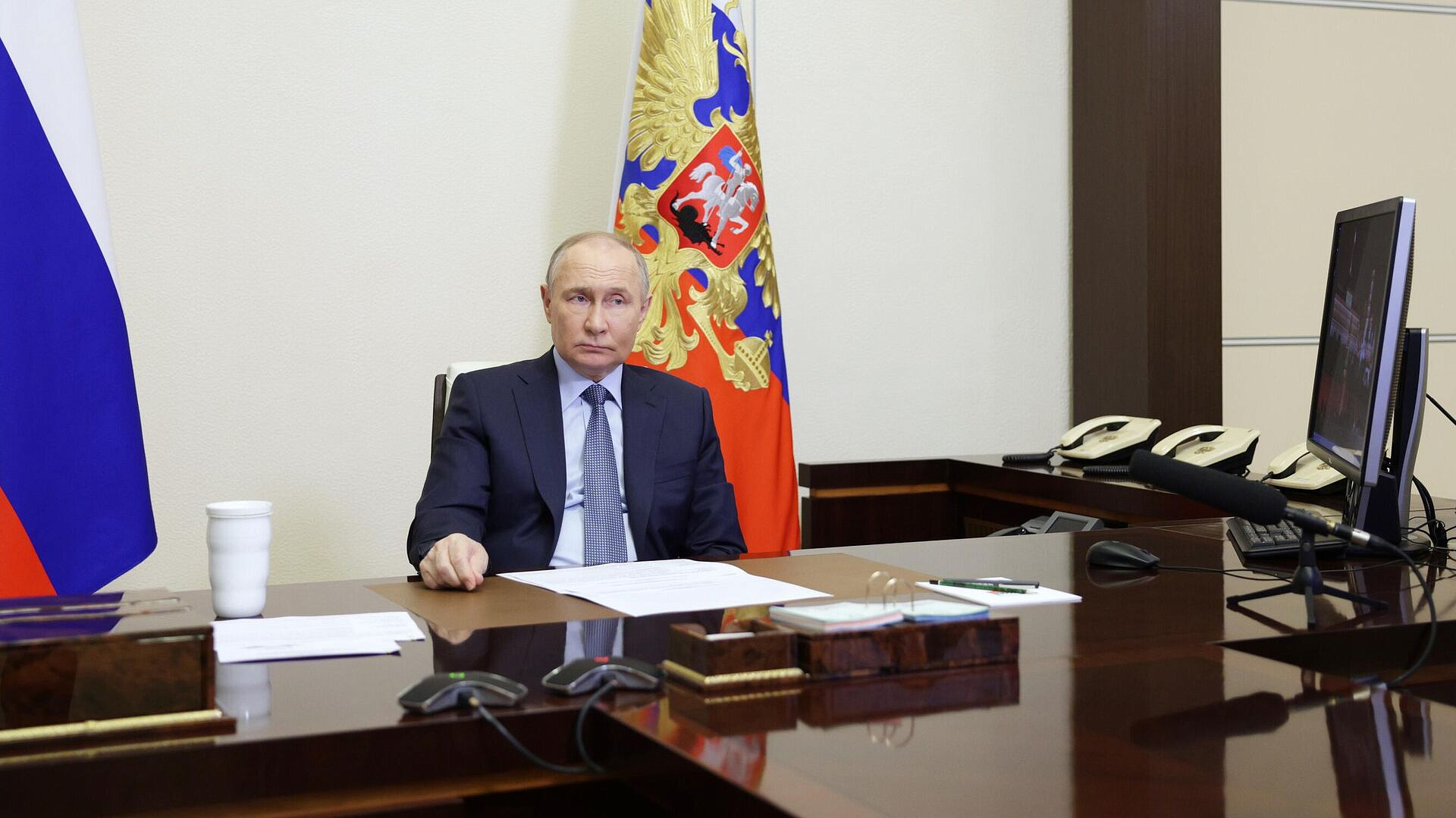 Путин работает практически круглые сутки, заявил Аксенов