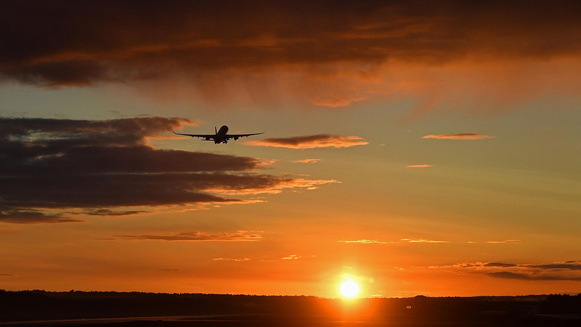 Следовавший в Вашингтон самолет совершил аварийную посадку в Лагосе