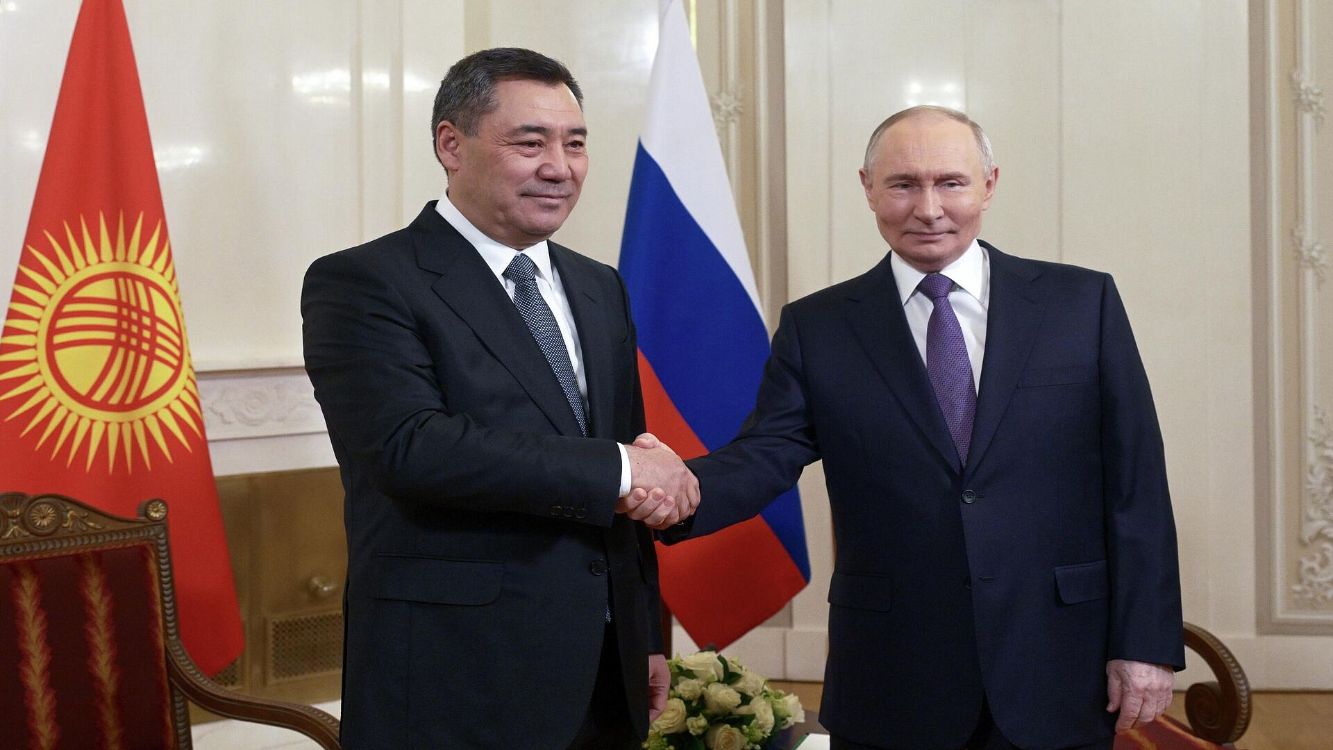 Жапаров поблагодарил Путина за поддержку по вопросам сотрудничества