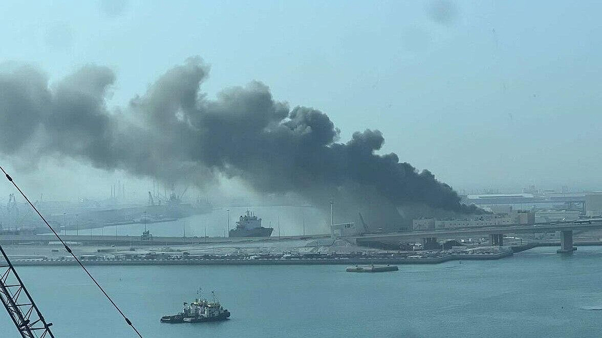 В ОАЭ ракета упала вблизи лайнера с туристами на борту, пишут СМИ