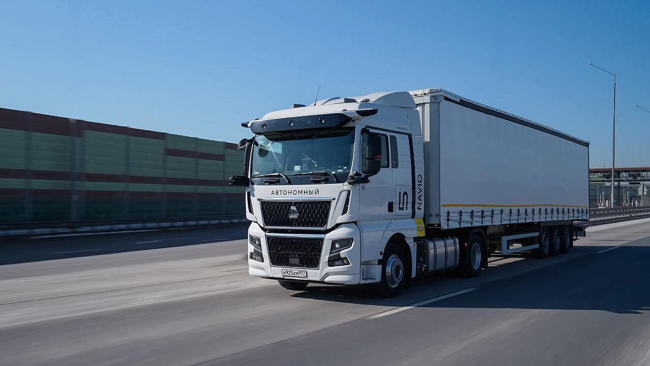 Путин рассказал о расширении географии применения беспилотных грузовиков