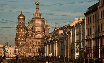 В Петербурге установили личности подростков, снявших штаны у храма