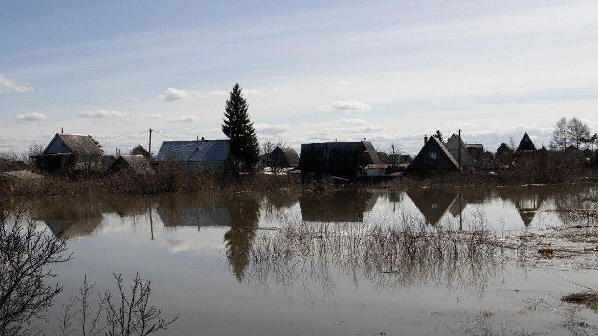 В Кургане вода продолжает прибывать в микрорайон Тополя