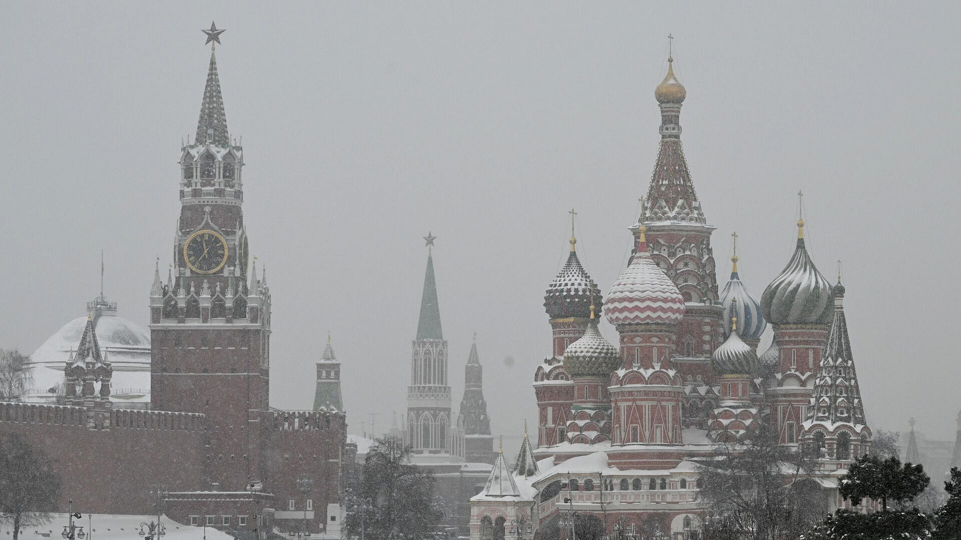 Городские службы Москвы локализовали утечку воды на проспекте Андропова