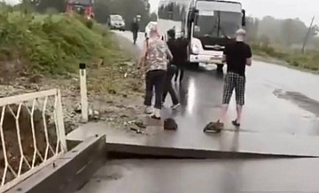 В Приморье частично обрушился мост