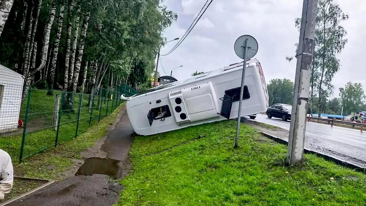 К медикам обратились 12 пострадавших в ДТП с автобусом на Выборгском шоссе