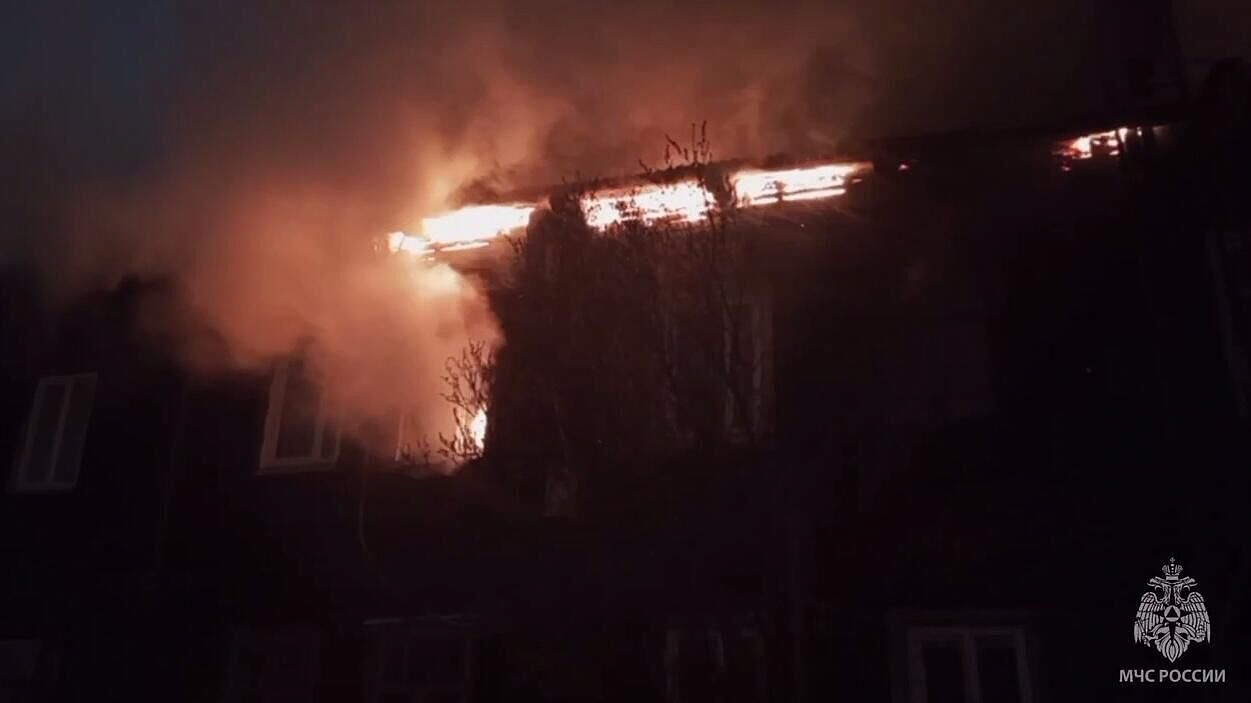 В Иркутске сгорел двухэтажный дом