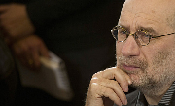 Акунина* переобъявили в розыск в России