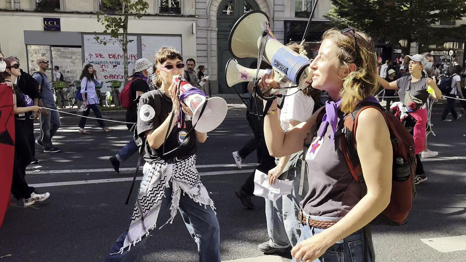 На манифестации в Париже задержали более ста человек
