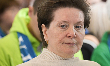 Кухарук наделил полномочиями сенатора экс-главу ХМАО Комарову