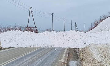 Сошедшие лавины перекрыли дорогу на юге Сахалина