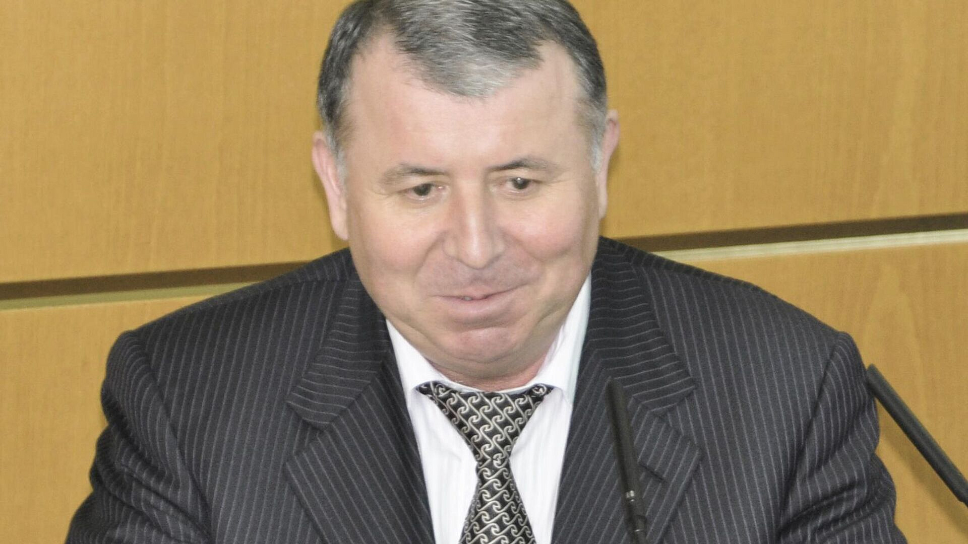 Госсекретарь Дагестана находится дома, он не задержан, сообщил источник
