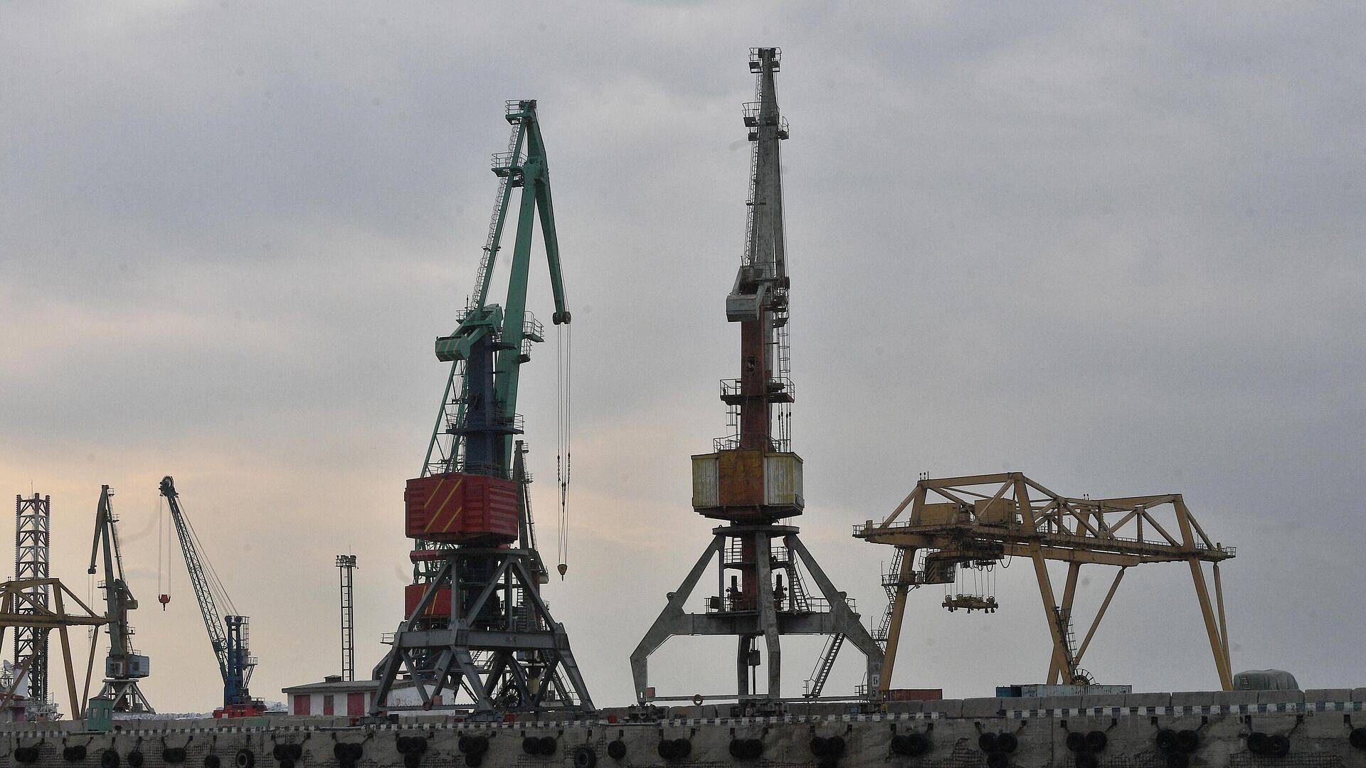 При ЧП с иранским судном в Махачкале никто не пострадал