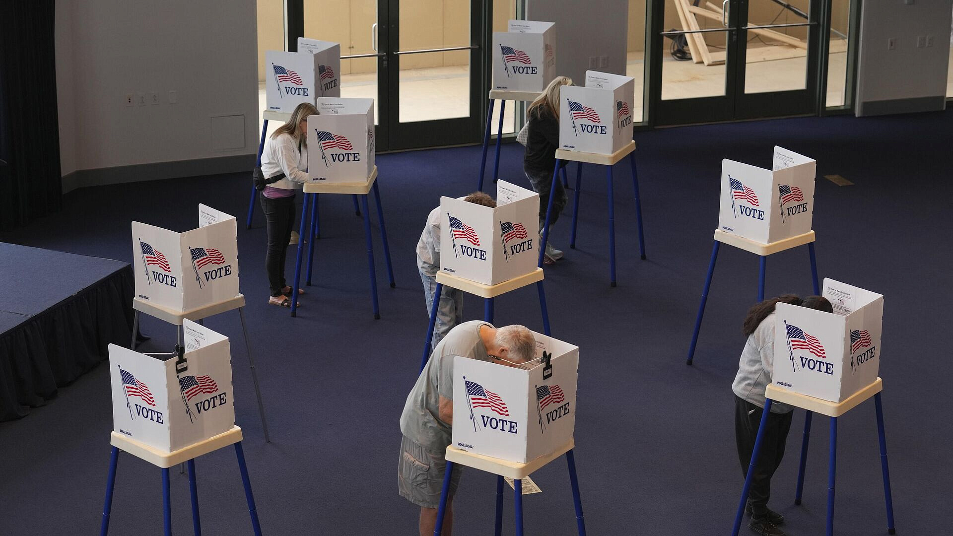 В колеблющемся штате Джорджия закрылись избирательные участки