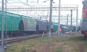 Причину схода грузовых вагонов с рельсов под Воронежем устанавливают 