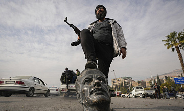 В Сирии сожгли могилу отца экс-президента Асада, пишут СМИ