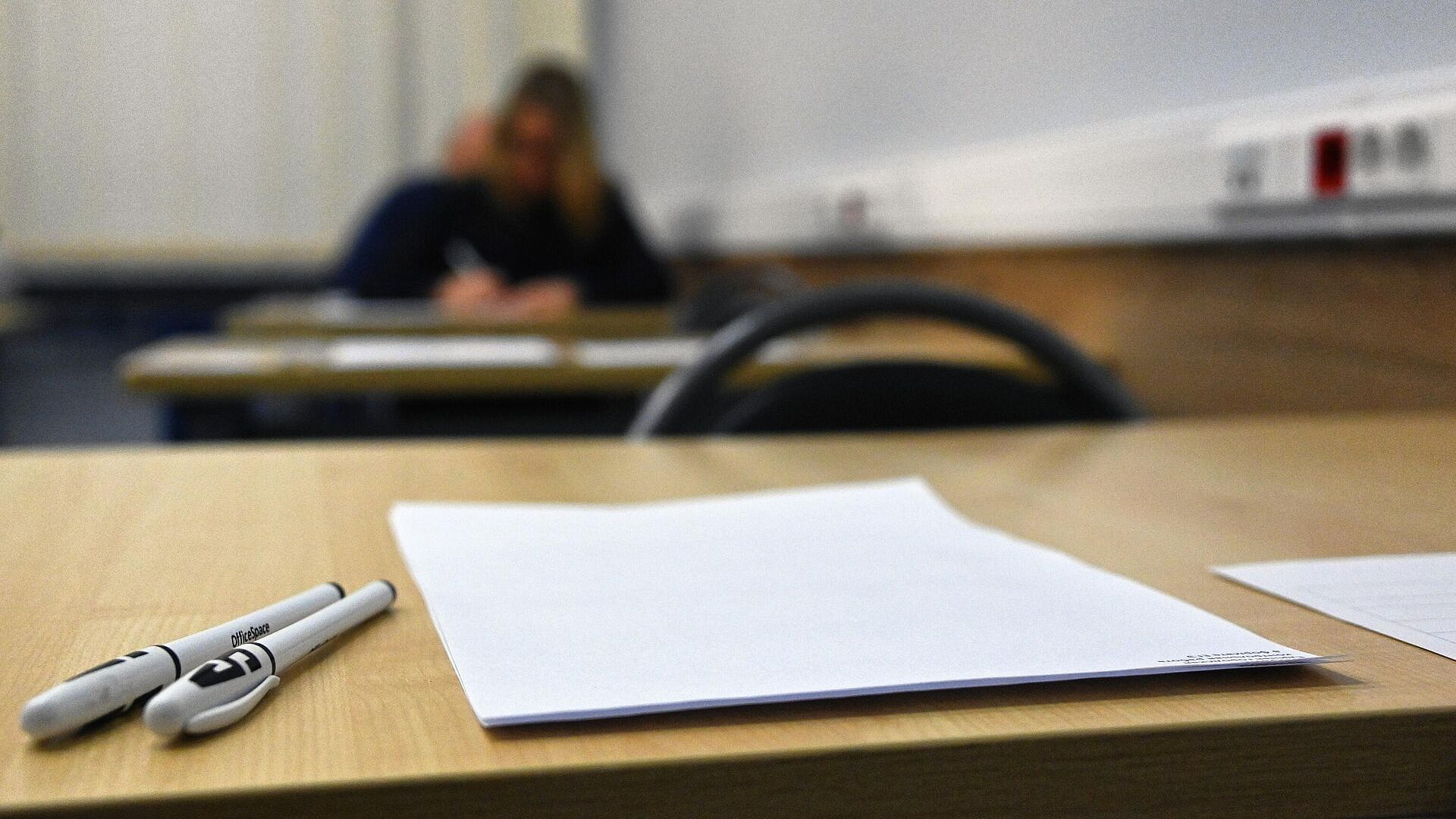 Альтернативы у ЕГЭ пока нет, заявил глава Рособрнадзора