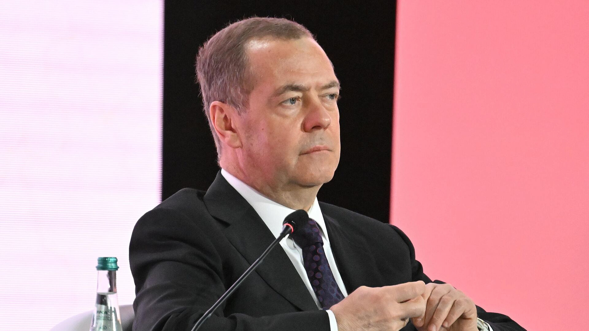 Медведев назвал семь вызовов, которые стоят перед Россией