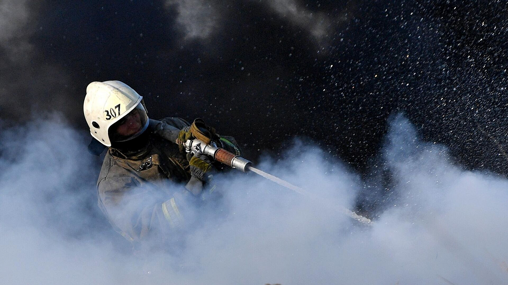 В Тольятти загорелось здание гостиничного комплекса