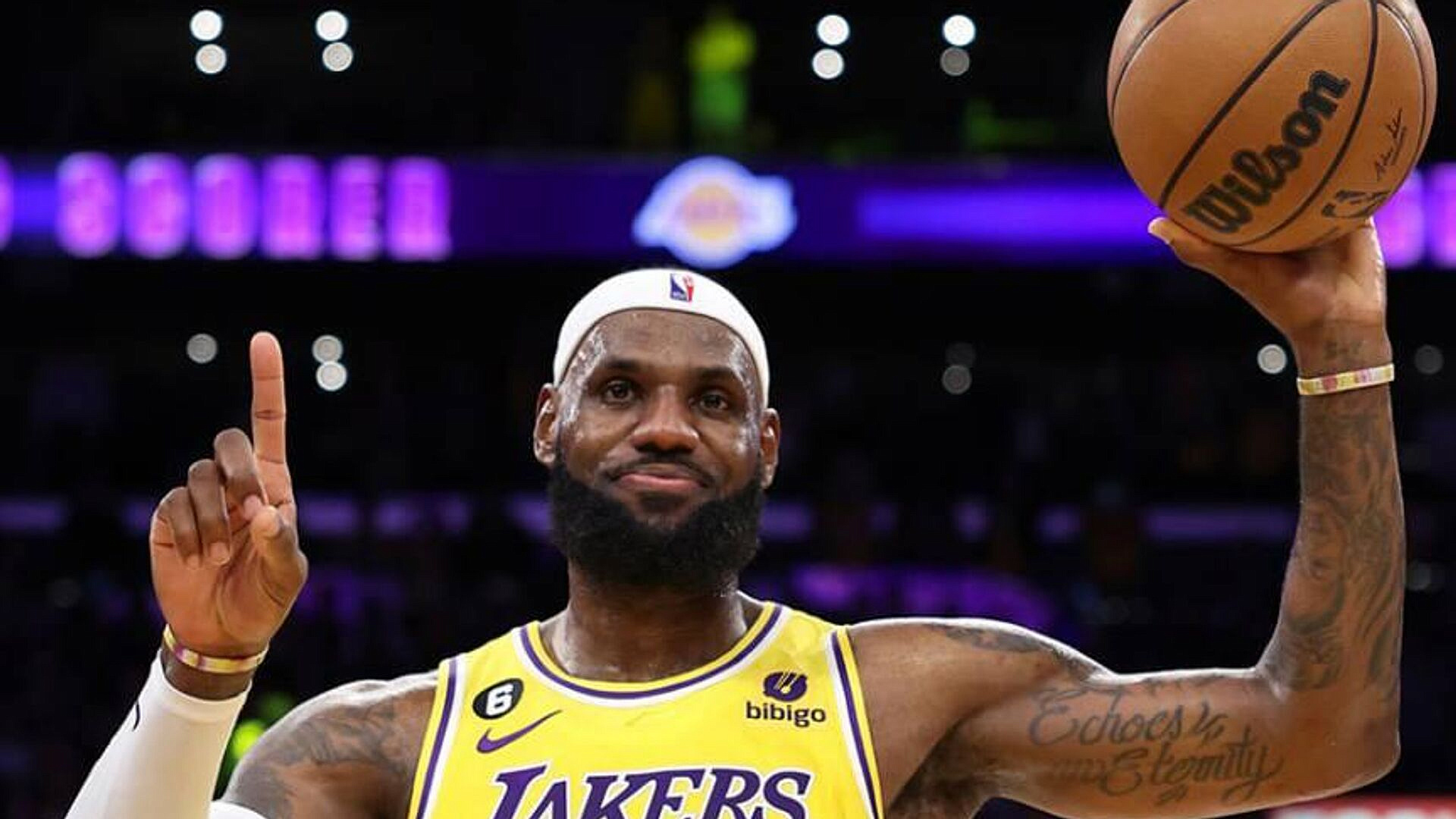 Леброна Джеймса признали лучшим игроком недели в НБА